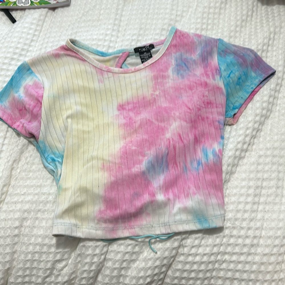 Open back tie dye short sleeve crop top
